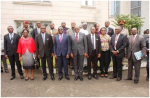 The Minister Etoundi Ngoa and the President of GICAM pose with business and opinion leaders 