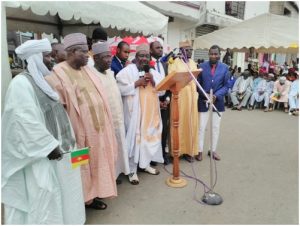 El Hadj Relouanou Charaboutou (middle)  flanked by Muslims Elites