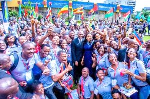 Tony Elumelu (centre) with young entrepreneurs