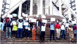 Kamto followers protests in front of Yaounde  Metropolitan Cathedral