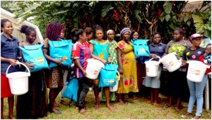 Some IDP women with kits received from COMINSUD