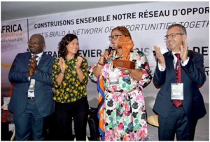 Mme Kate Fotso addressing participants after receiving award, flanked by DG of S.C.B. Cameroun(R) and DG Africa Development Club (L) 