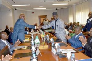  Minister of Economy Alamine Ousmane Mey exchanging document with official of AfDB 