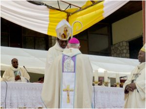 Apostolic Nuncio hands crosier to Archbishop Nkea